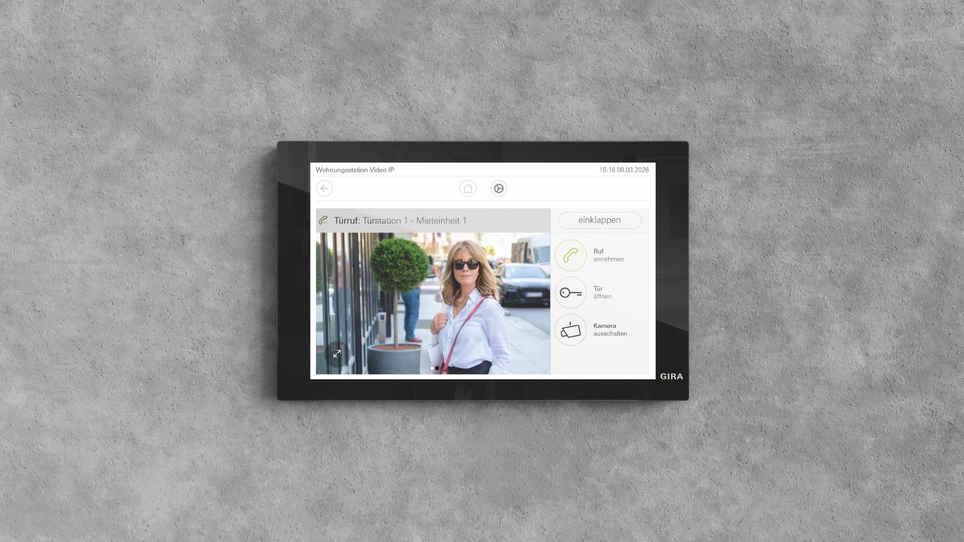 Die Gira Wohnungsstation Video IP in Glas Schwarz verbindet ein 7-Zoll-Volltouch-Display mit IP-basierter Türkommunikation und unterstützt Funktionen wie Rufweiterleitung, Bildspeicherung und Fernzugriff.